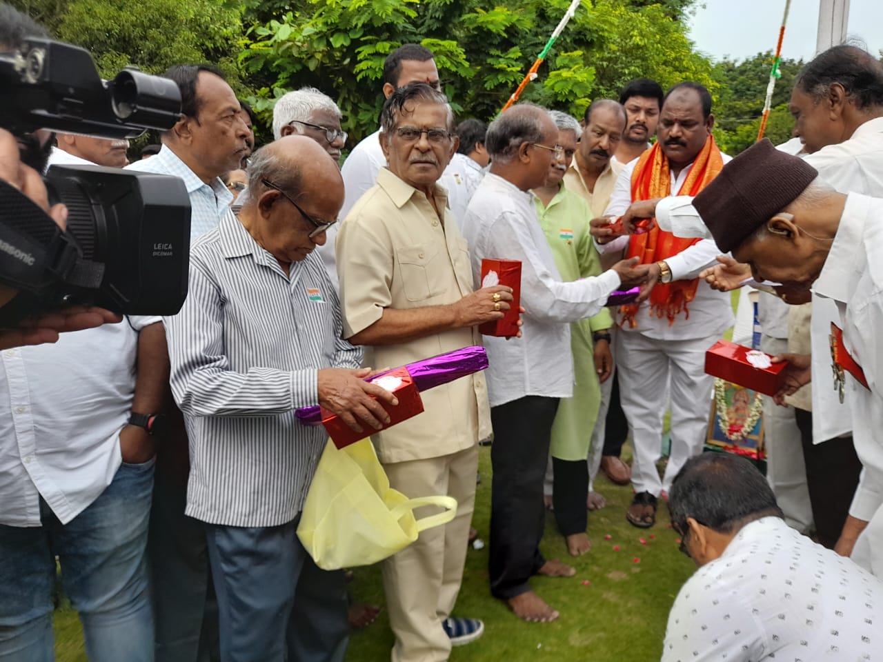 In part of Independenceday celebrations, Chess, Carroms, Reciting Poems, Singing songs, Eka paatraabhinayam, Memory games, Tag and Brand compitition were conducted on 12th and 13th of August 2023 in the premisis of Ramalayam temple,HTC. Prizes were ditributed by Corporator Nagender Yadav Garu